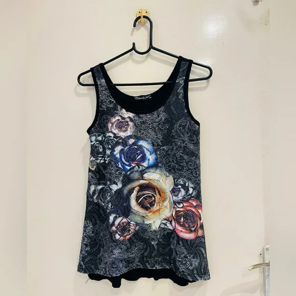 Black very beautiful top - Picture 6 of 7